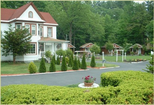 Seven Dwarfs Motel & Cabins - image 39