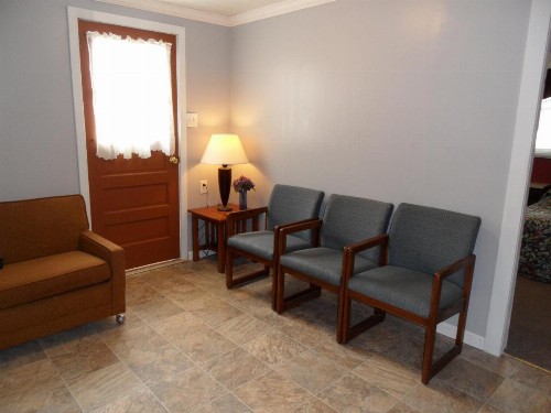 Seven Dwarfs Motel & Cabins - image 47