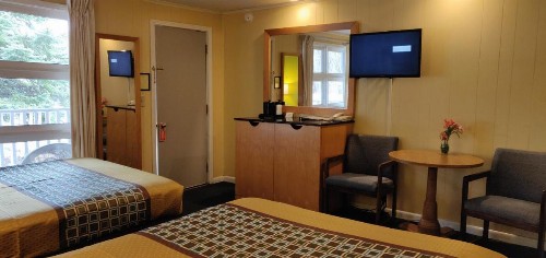 Pinebrook Motel - image 10