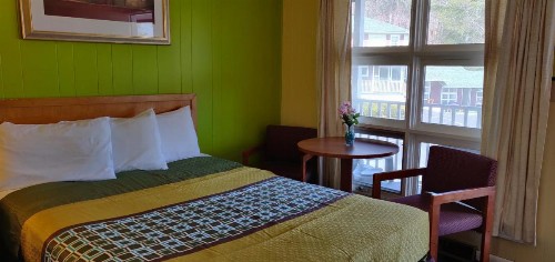 Pinebrook Motel - image 23