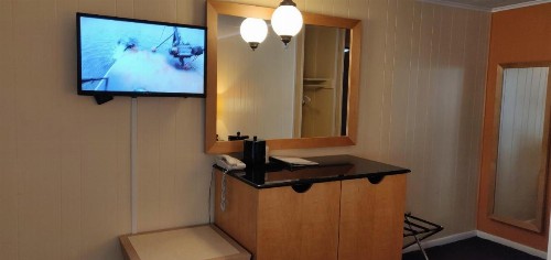 Pinebrook Motel - image 37