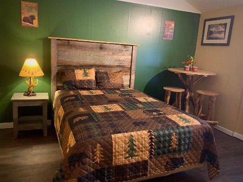 Motel Montreal - image 22