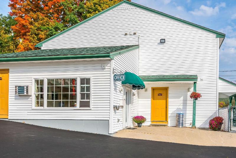 Rodeway Inn Lake George Outlets - image 5