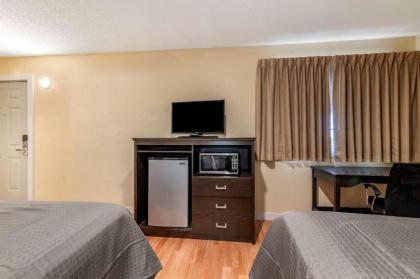 Rodeway Inn Lake George Outlets - image 14