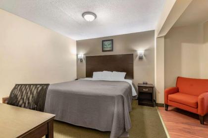 Rodeway Inn Lake George Outlets - image 6