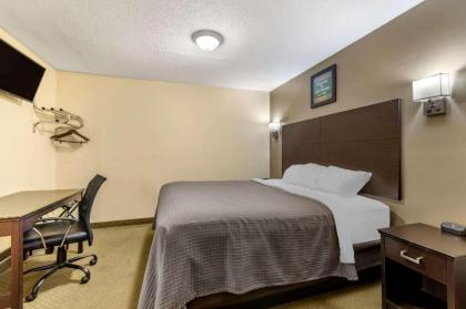 Rodeway Inn Lake George Outlets - image 8