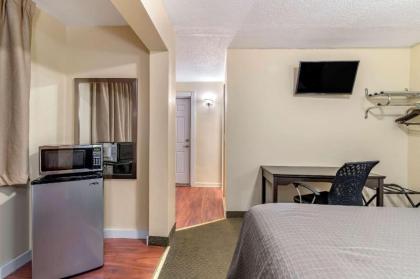 Rodeway Inn Lake George Outlets - image 10