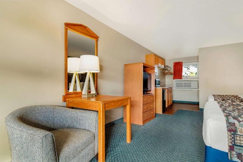 Super 8 by Wyndham Lake George/Downtown - image 19