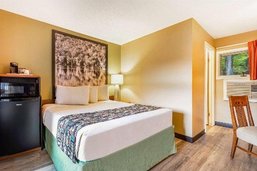 Super 8 by Wyndham Lake George/Downtown - image 22