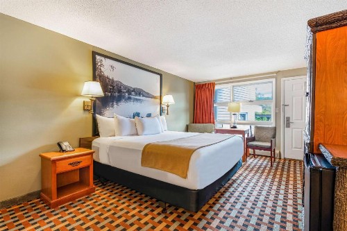 Super 8 by Wyndham Lake George/Downtown - image 23