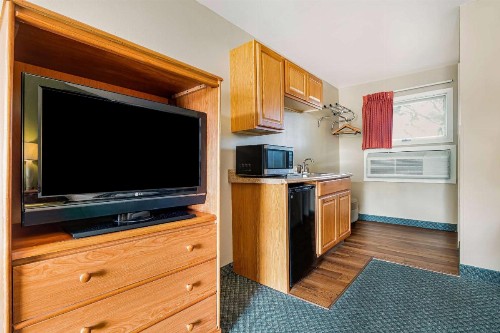 Super 8 by Wyndham Lake George/Downtown - image 26