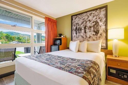 Super 8 by Wyndham Lake George/Downtown - image 33