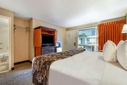 Super 8 by Wyndham Lake George/Downtown - image 34