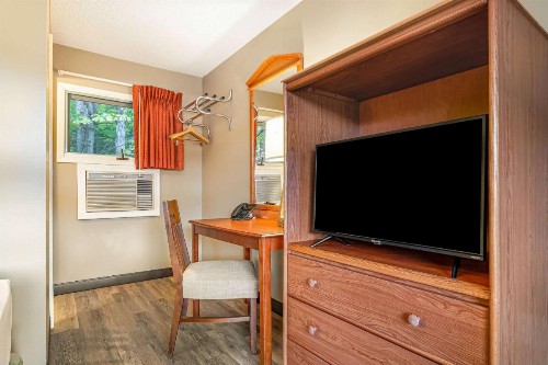 Super 8 by Wyndham Lake George/Downtown - image 37