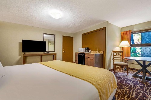 Super 8 by Wyndham Lake George/Downtown - image 50
