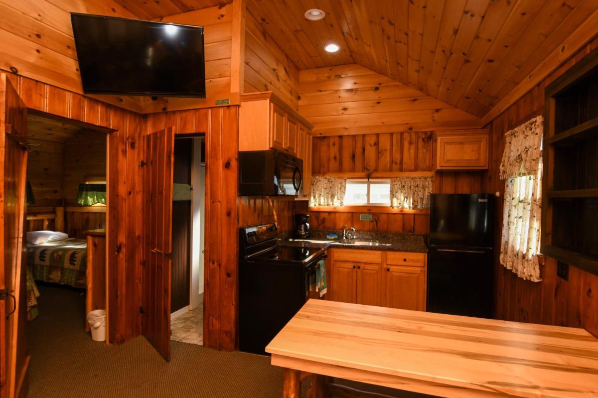 Lake George Diamond Cove Cottages Cabins & Hotel - image 3