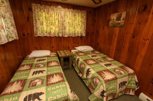 Lake George Diamond Cove Cottages Cabins & Hotel - image 49
