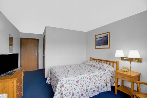 Super 8 by Wyndham Lake George/Warrensburg Area - image 19