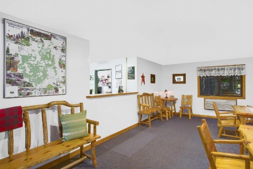 Super 8 by Wyndham Lake George/Warrensburg Area - image 3