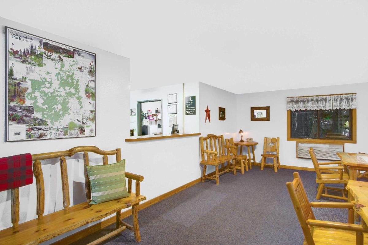 Super 8 by Wyndham Lake George/Warrensburg Area - image 3