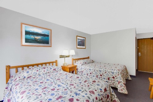 Super 8 by Wyndham Lake George/Warrensburg Area - image 9