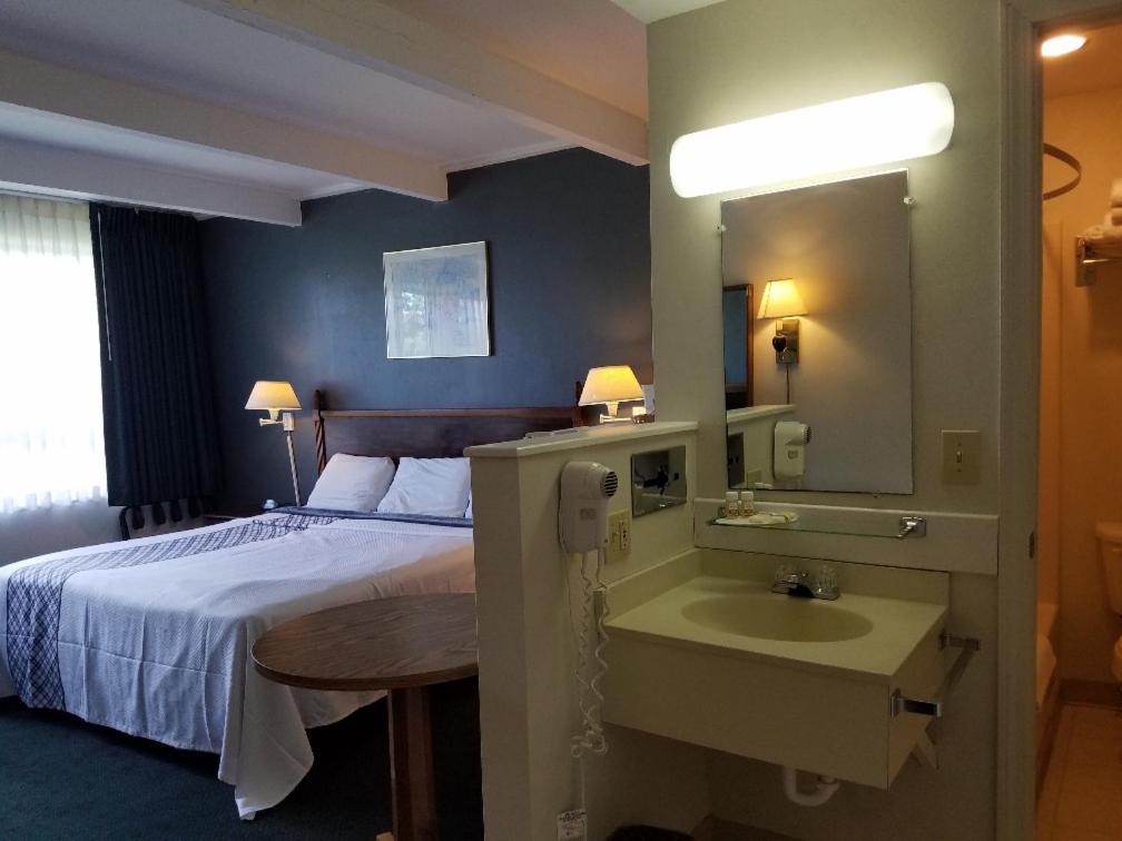 Travelodge by Wyndham Lake George NY - image 6