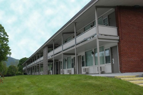 Fort William Henry Hotel - image 37