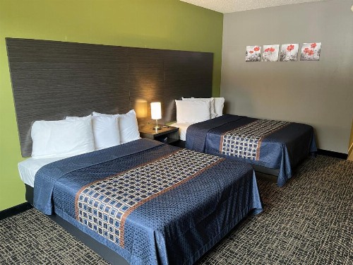 Mod Inn & Suites - image 21