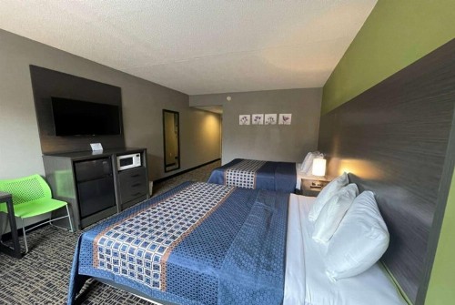 Mod Inn & Suites - image 38