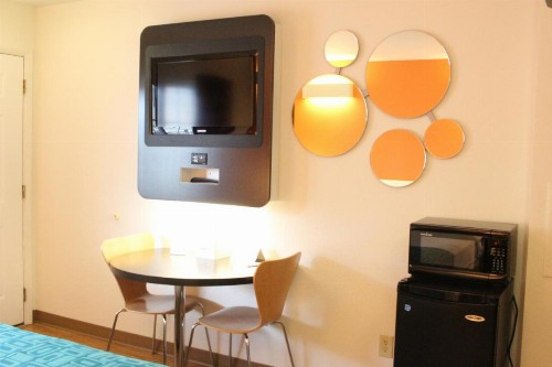 Howard Johnson by Wyndham Lake George - image 3
