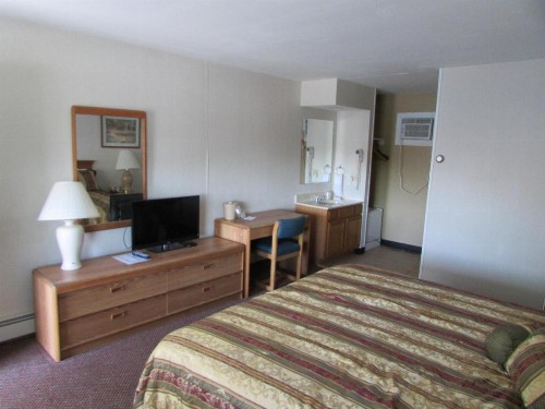 The Lake George Inn - image 41