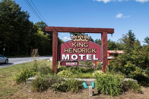 King Hendrick Motel and Suites - image 3