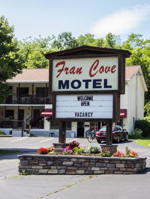 Fran Cove Motel - image 11