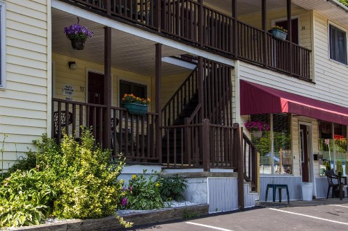 Fran Cove Motel - image 13