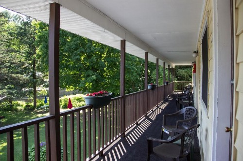 Fran Cove Motel - image 16