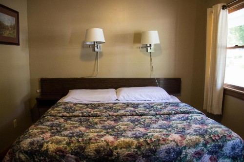 Fran Cove Motel - image 17