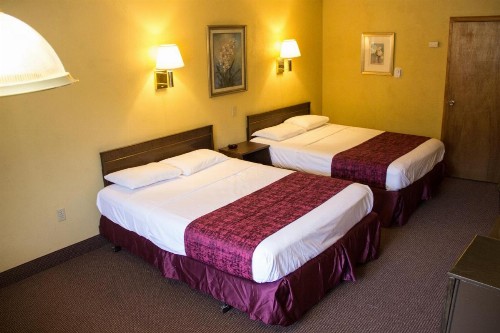 Fran Cove Motel - image 29
