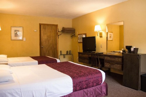 Fran Cove Motel - image 31