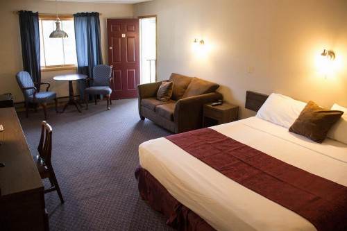 Fran Cove Motel - image 37