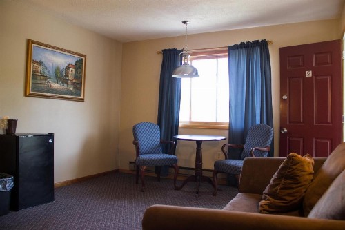 Fran Cove Motel - image 39