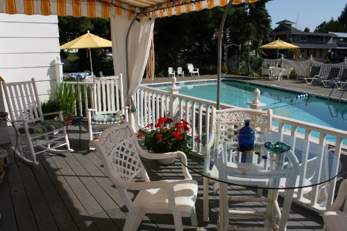 Admiral Motel - image 12