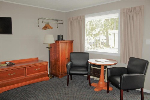 Admiral Motel - image 22