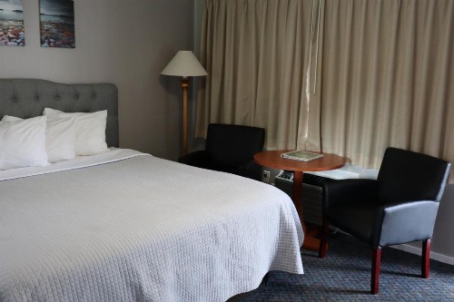 Admiral Motel - image 31