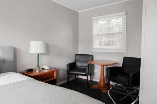 Admiral Motel - image 42