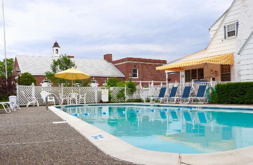 Admiral Motel - image 6