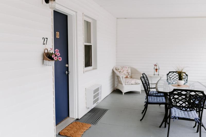 Blue Moon Motel - image 5