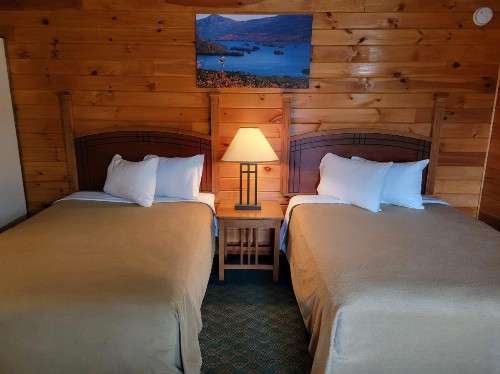 Lake Crest Inn - image 16