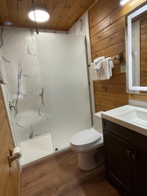 Lake Crest Inn - image 17