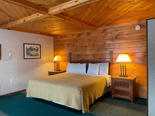 Lake Crest Inn - image 31