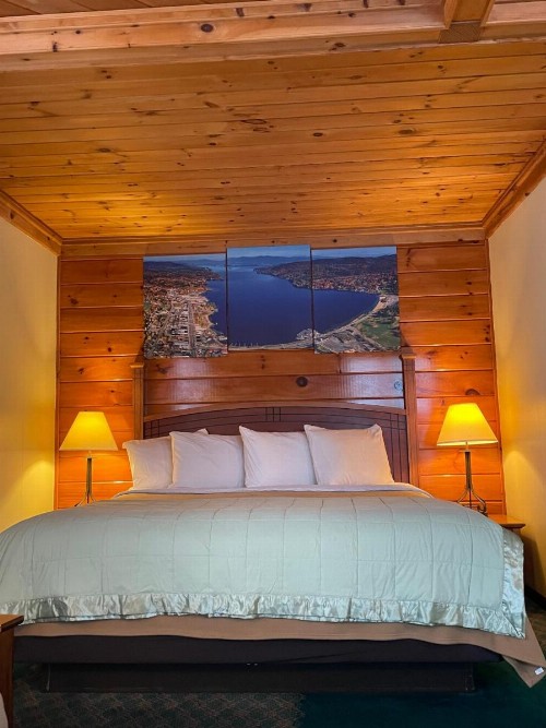 Lake Crest Inn - image 40